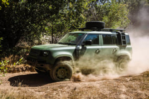 【世界初公開】連綿たる英国軍用車の系譜。次世代「ディフェンダー ウルフ シリーズII」は最新モノコックで極限に挑む