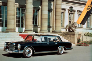 1963年の大型高級リムジン600/W100。写真は標準仕様リムジン。