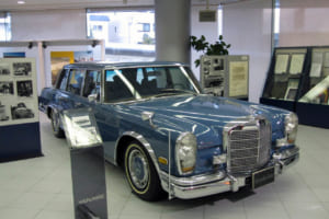 梁瀬会長の600標準リムジン。筆者自身、現役時代に梁瀬会長の600リムジンを見せていただいた。写真は当時のヤナセセンター東京展示車。