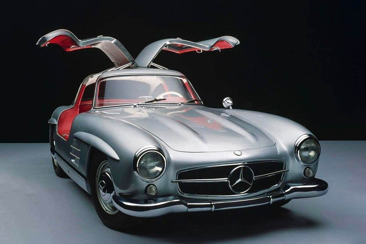 なぜ世界のVIPは「300SL」に熱狂したのか？ 妥協なき“超軽量”と奇跡のガルウィングが生んだ究極のスポーツカー伝説【メルセデス名車列伝】《LE VOLANT LAB》