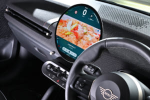BMW＆ミニが極上のエンタメ空間に！ 最新iDriveの純正画面でNetflixや地デジを堪能できるエイタックの新型AVインターフェイス〈PR〉