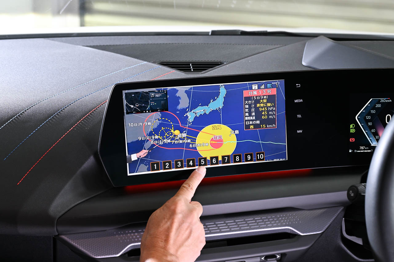AVインターフェイスは純正システム同様にタッチパネルでコントロールができる。