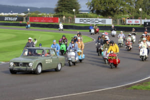 毎朝行われた300台近いイタリアンスクーターのパレード。