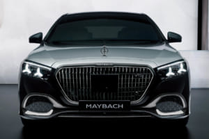 伝統のV12と次世代OSの邂逅。部品の半数を刷新した新型「メルセデス・マイバッハSクラス」が示すラグジュアリーの新境地
