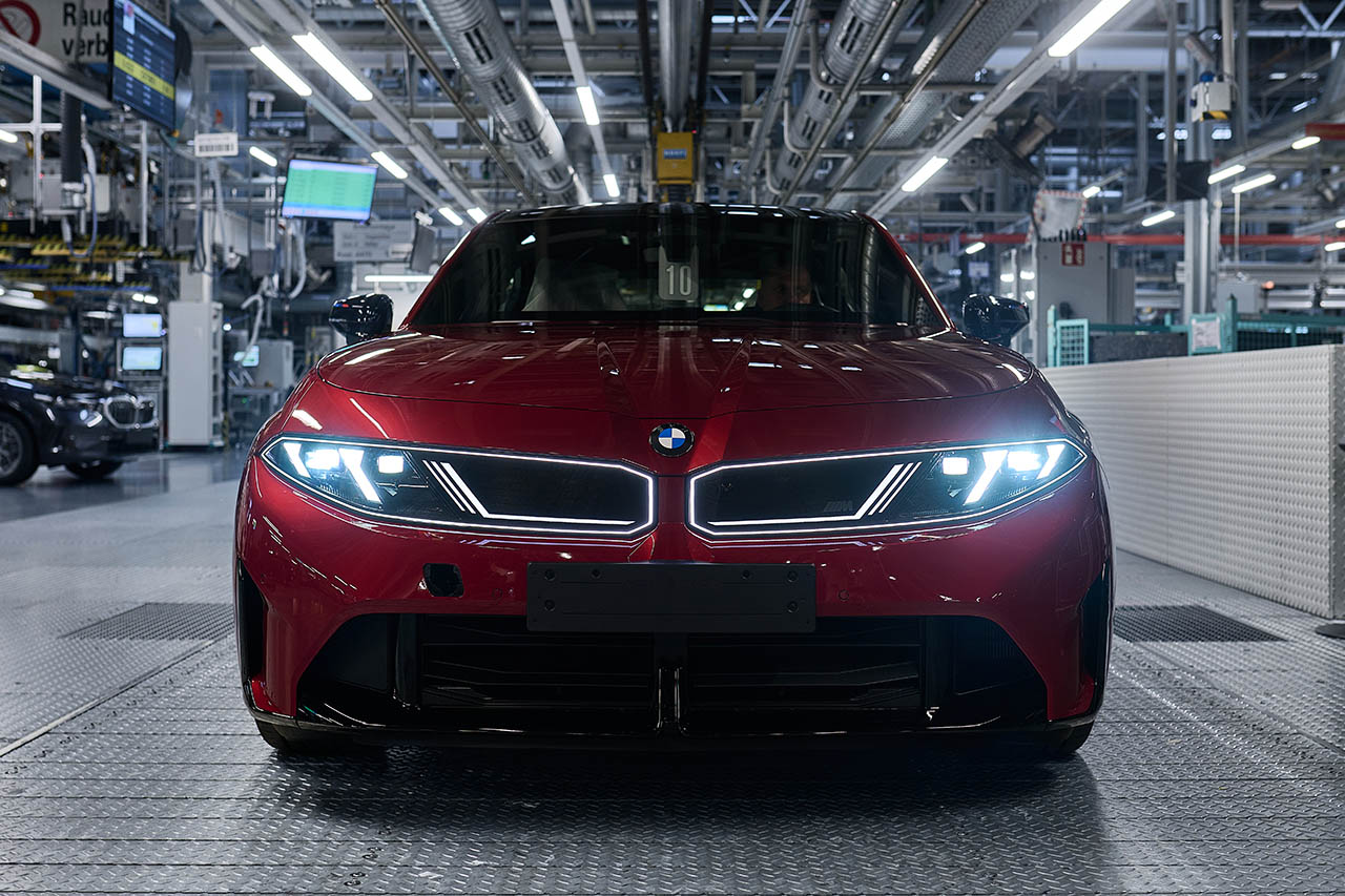エンジンの火は消えず。次期BMW「3シリーズ」の20億ユーロ投資が告げる、次世代EVとの共存と名門の矜持