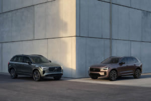 ボルボ XC90 ロングレンジPHEV(左)と、ボルボ XC60 ロングレンジPHEV(右)