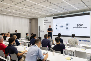 ヒョンデが各国モータージャーナリストに行った「Pleos Connect」の説明会。