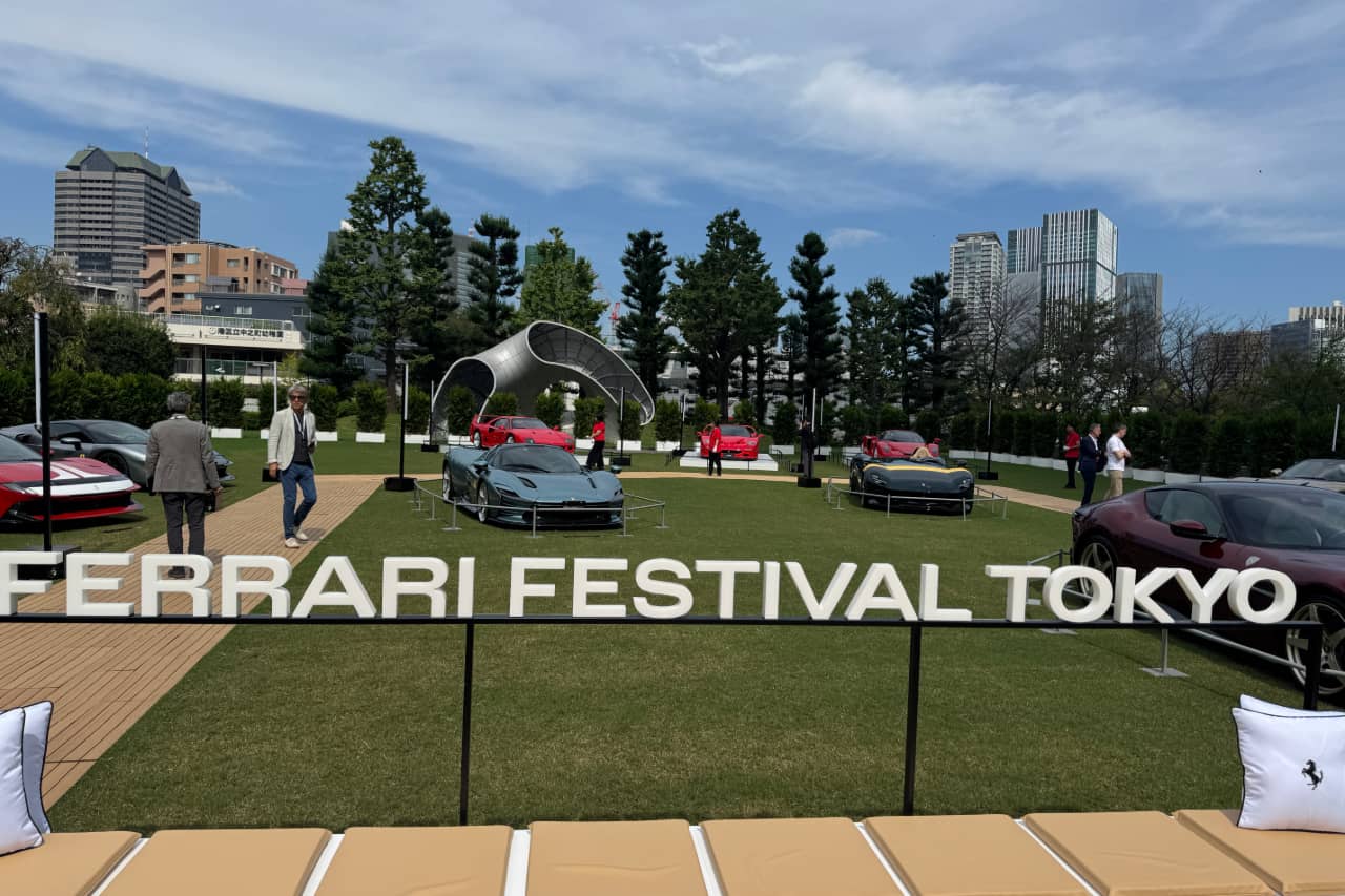 伝説のF40から最新EV「ルーチェ」まで17台の跳ね馬が集結！ 六本木で「Ferrari Festival」10月4日まで開催