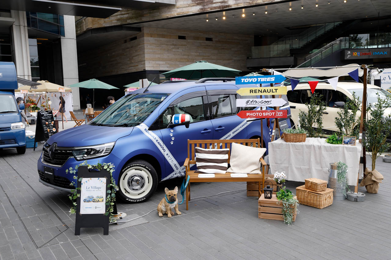 TOYO TIRESのデモカー、その名も「オプカンGOO!」。こちらにはファッショナブルなデザインと街乗り用としての静粛性を兼ね備えたハイウェイテレーンタイヤの「OPEN COUNTRY HTを装着。ホワイトレターが足元をスタイリッシュに演出できると高い人気を集めている。