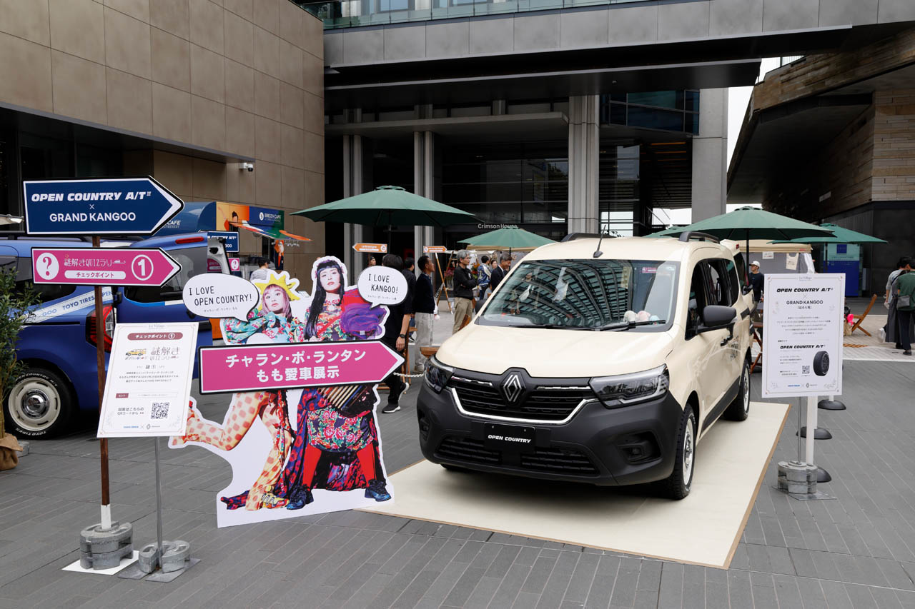 唄とアコーディオンの姉妹ユニット「チャラン・ポ・ランタン」。ボーカル担当の“ももさん”の愛車「はろり号」を特別展示。ももさんは、このカングーで全国ツアーを巡るというカングー乗り。