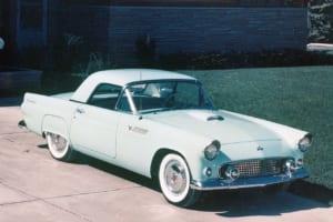 '55サンダーバード、量産車と住宅地