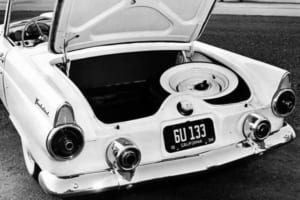 '55サンダーバード・トランク内の写真