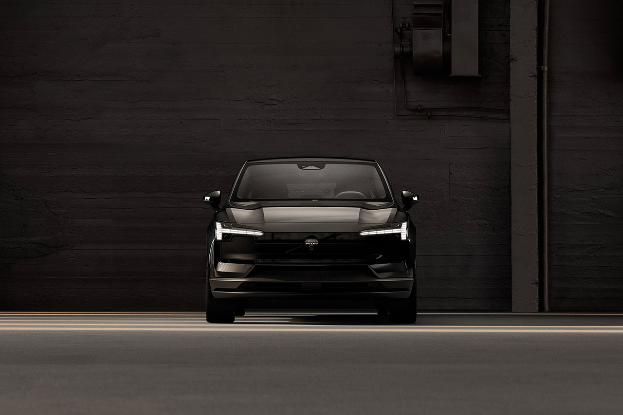 限定150台】ボルボ最小EV「EX30」に漆黒を纏う特別仕様、ブラック