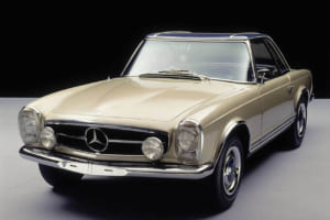 メルセデス・ベンツが1963年3月14日から24日まで開催されたジュネーブモーターショーで230SL／W113を発表した時、観客の期待は大いに高まった。