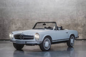 1968年には2.8L、170psエンジンを搭載した280SL／W113へと進化した。