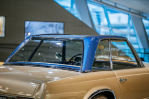同博物館に展示される230SL。