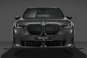 BMW X3の頂点「M50 xDrive」が443psへ。Mの血統を体現する「ブラック・パッケージ」を設定