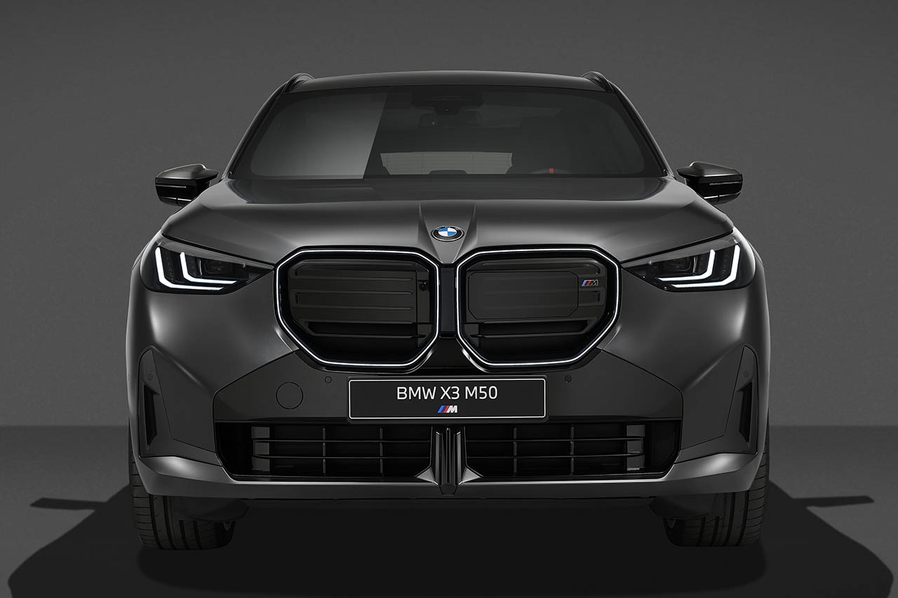 BMW X3の頂点「M50 xDrive」が443psへ。Mの血統を体現する「ブラック・パッケージ」を設定