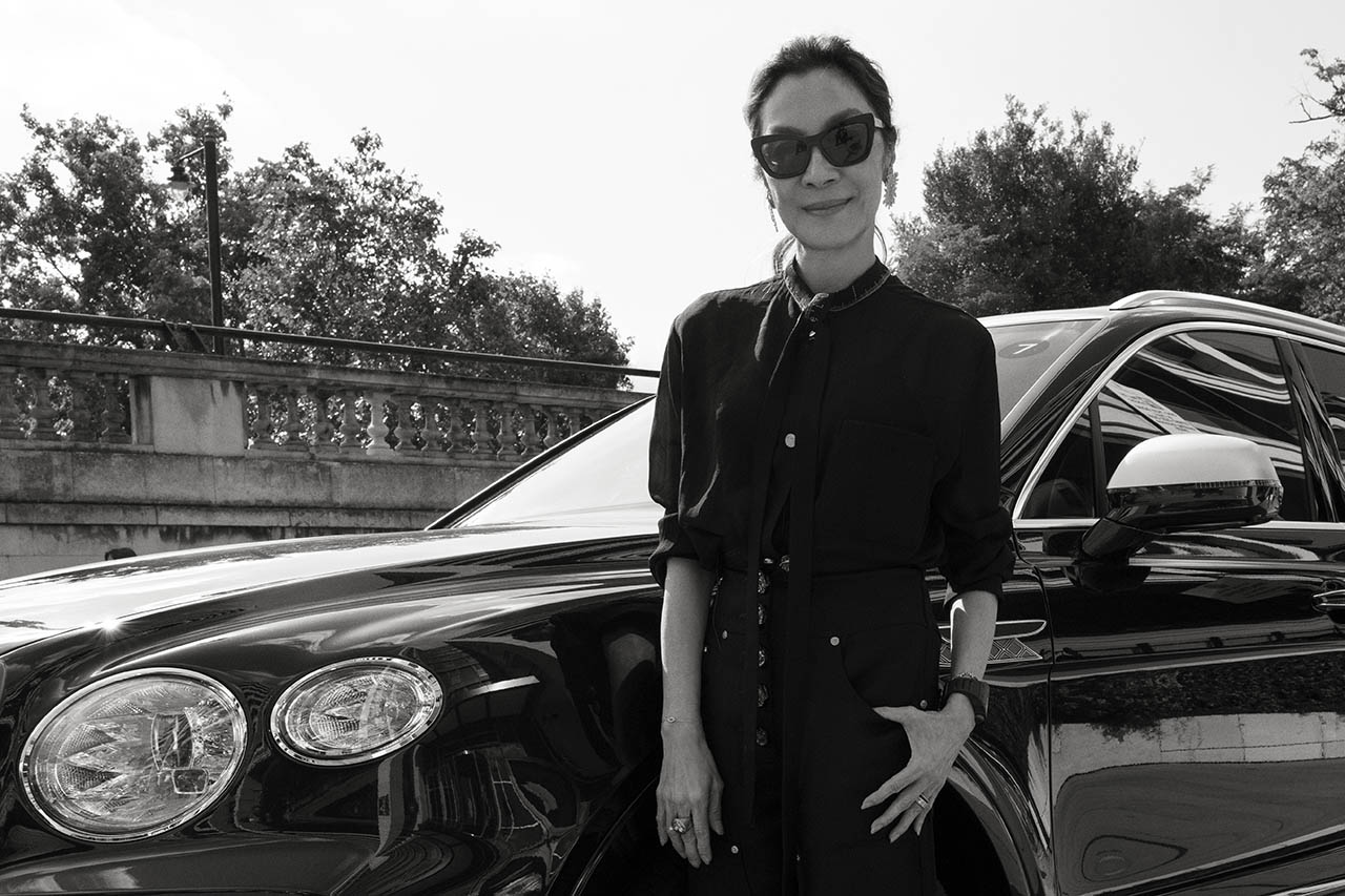 ベントレー、新たな顔にオスカー女優ミシェル・ヨーを任命。初のEV「トルカル」の自己変革と重なる、聖地クルーとの知られざる縁