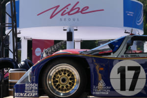 ポルシェ新旧70台が巨大石油タンク跡地に集結。1156psの新型「カイエン クーペEV」も初公開された韓国祭典の全貌