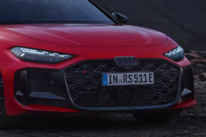 アウディ新型「RS 5／RS 5 アバント」発売。Urクワトロの血統とRS初の639ps・PHEVが融合、都内で特別展示も