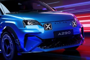 【アルピーヌ】全長4mに218psを凝縮した俊敏なフレンチホットハッチ。ブランド初のEV「A290」が11月19日に日本発売決定