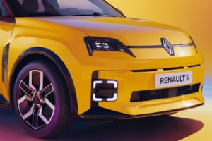 ルノー初の日本導入EV、新型「ルノー 5（サンク）」が11月19日発売。5ターボ譲りの意匠にマルチリンクの走りを融合