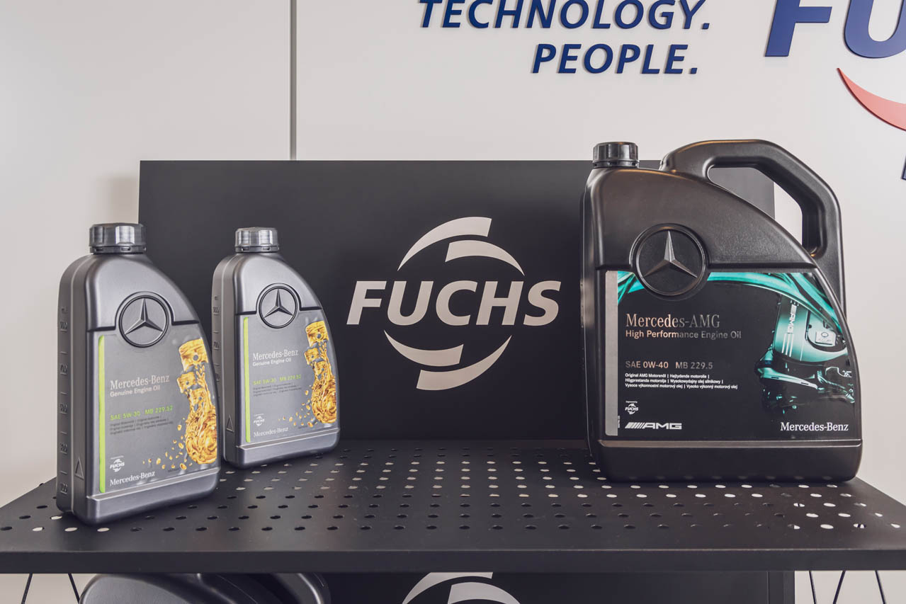 フックスが生産している、メルセデス・ベンツおよびメルセデスAMG用のエンジンオイル。