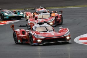 【写真136枚】悪天候とSCが翻弄したWEC富士6時間。トヨタ8号車がアルピーヌとの残り20分の死闘を制した劇的フィナーレ