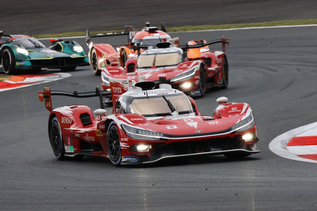 【写真136枚】悪天候とSCが翻弄したWEC富士6時間。トヨタ8号車がアルピーヌとの残り20分の死闘を制した劇的フィナーレ