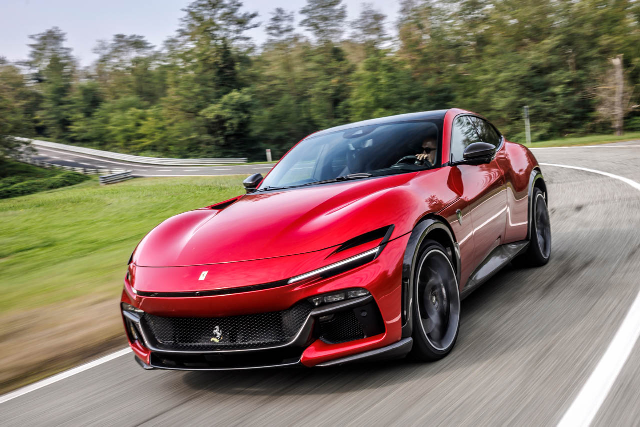 【海外試乗】フェラーリ・プロサングエに「HS」は本当に必要か？ “完璧な標準車”の概念を打ち砕いた、聖地バロッコでの「ひと走り惚れ」《LE VOLANT LAB》