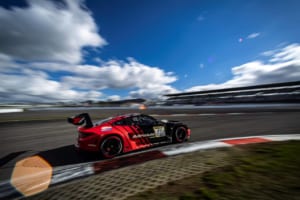 ヨコハマ「ADVAN」が過酷なニュル耐久シリーズで躍動！ 伝統のカラーを纏うBMW M4 GT3 EVOがシリーズ二冠に輝く