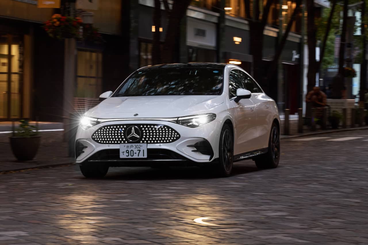 【試乗】航続距離771kmを実現！ メルセデス・ベンツ新型「CLA」BEV版が2速トランスミッションと後輪駆動で手に入れた「極上の滑空感」と走りの楽しさ