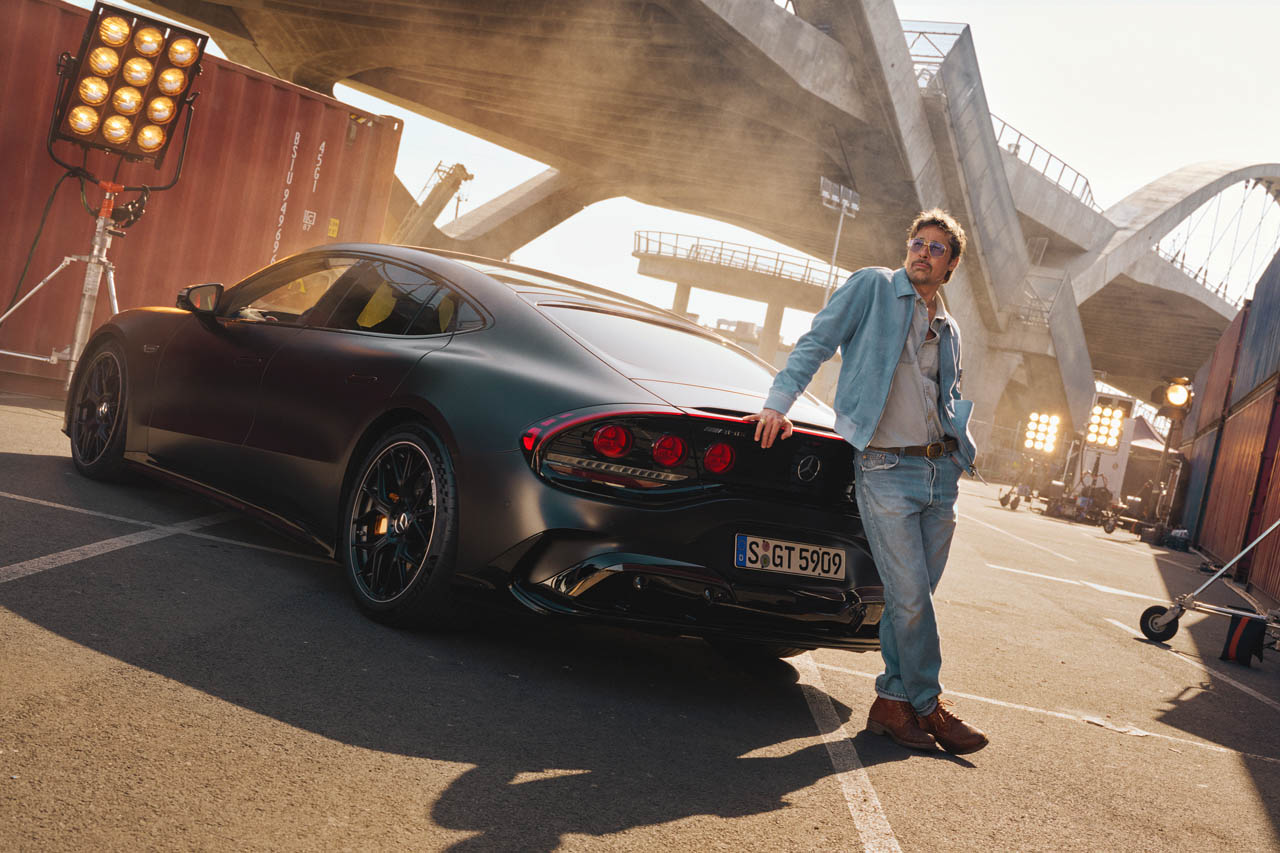 【動画】ブラッド・ピットも抗えない。完全電動化が引き出す新型メルセデスAMG GT 4ドアの野性と洗練