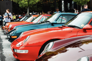 名車935の誕生50周年を祝う空冷ポルシェの祭典「ルフトゲクールト12」。ル・マン優勝車やガルフカラーの917Kなど300台が集結