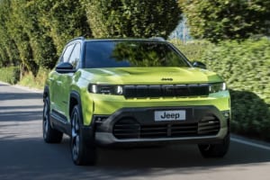新型「ジープ・コンパス」が9年ぶりの刷新。MHEVと洗練の空力に宿る、新時代ジープのスピリット